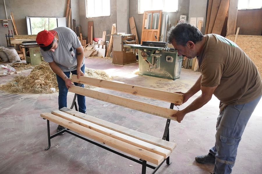 Marangoz atölyesinde üretime devam