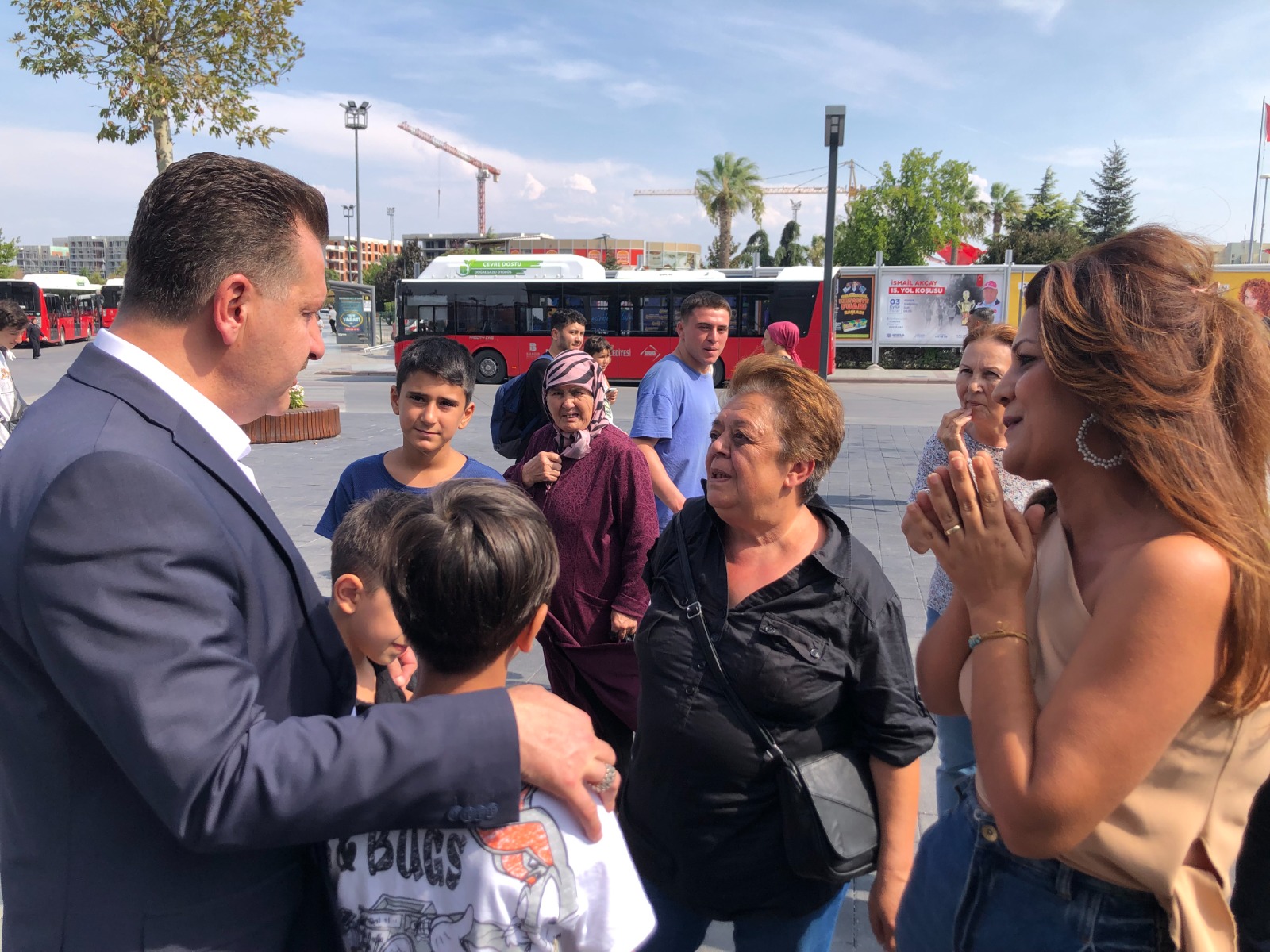 Başkan Yücel Yılmaz vatandaşlarla birarada