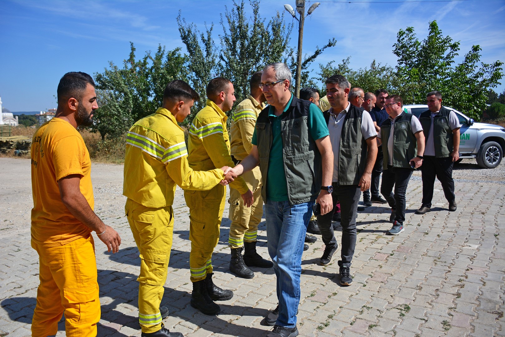 Müdür Kemal Kayıran ekiplerinin yanında