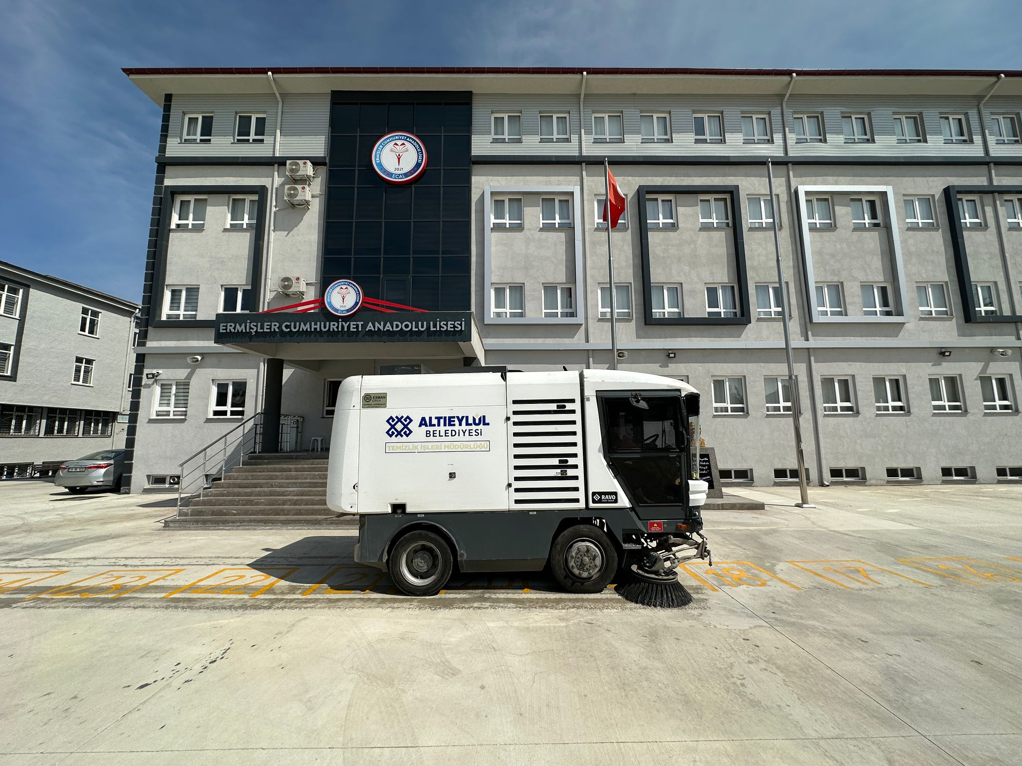 Altıeylül Belediyesi Okulları Açılışa Hazırlıyor