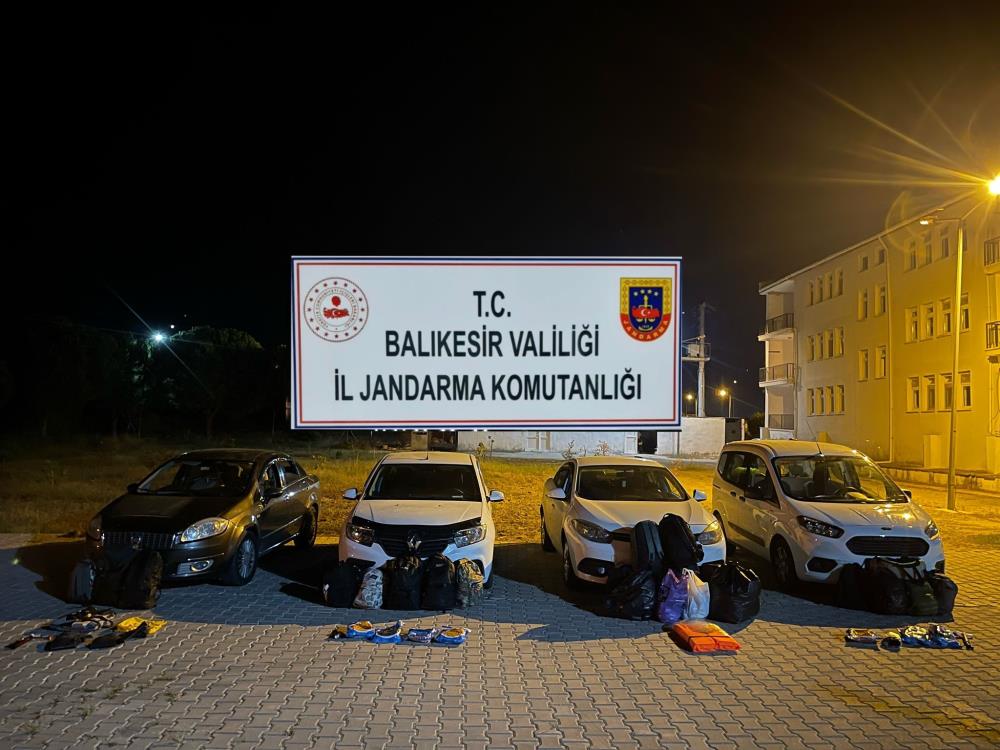 Göçmen kaçakçılığı yapan korsan taksiciler yakalandı