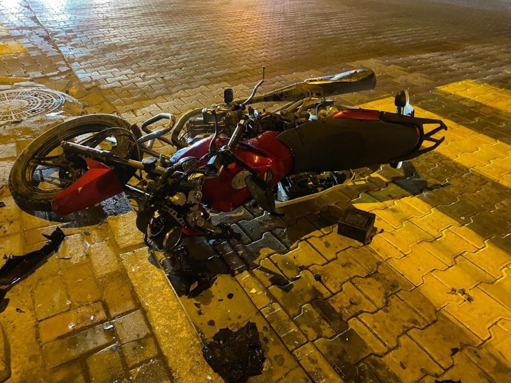 Motosiklet ile otomobil çarpıştı: 1 yaralı