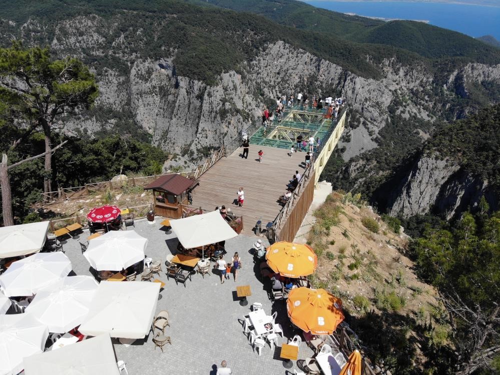 Kazdağları’nda cam seyir terasını 50 bin kişi ziyaret etti