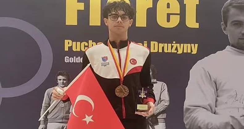 Balıkesir Büyükşehir Belediyesporlu Kıvan Kırtay'dan gümüş madalya