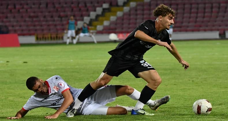 Burhaniye Belediyespor Balıkesirspor’u tek golle eledi