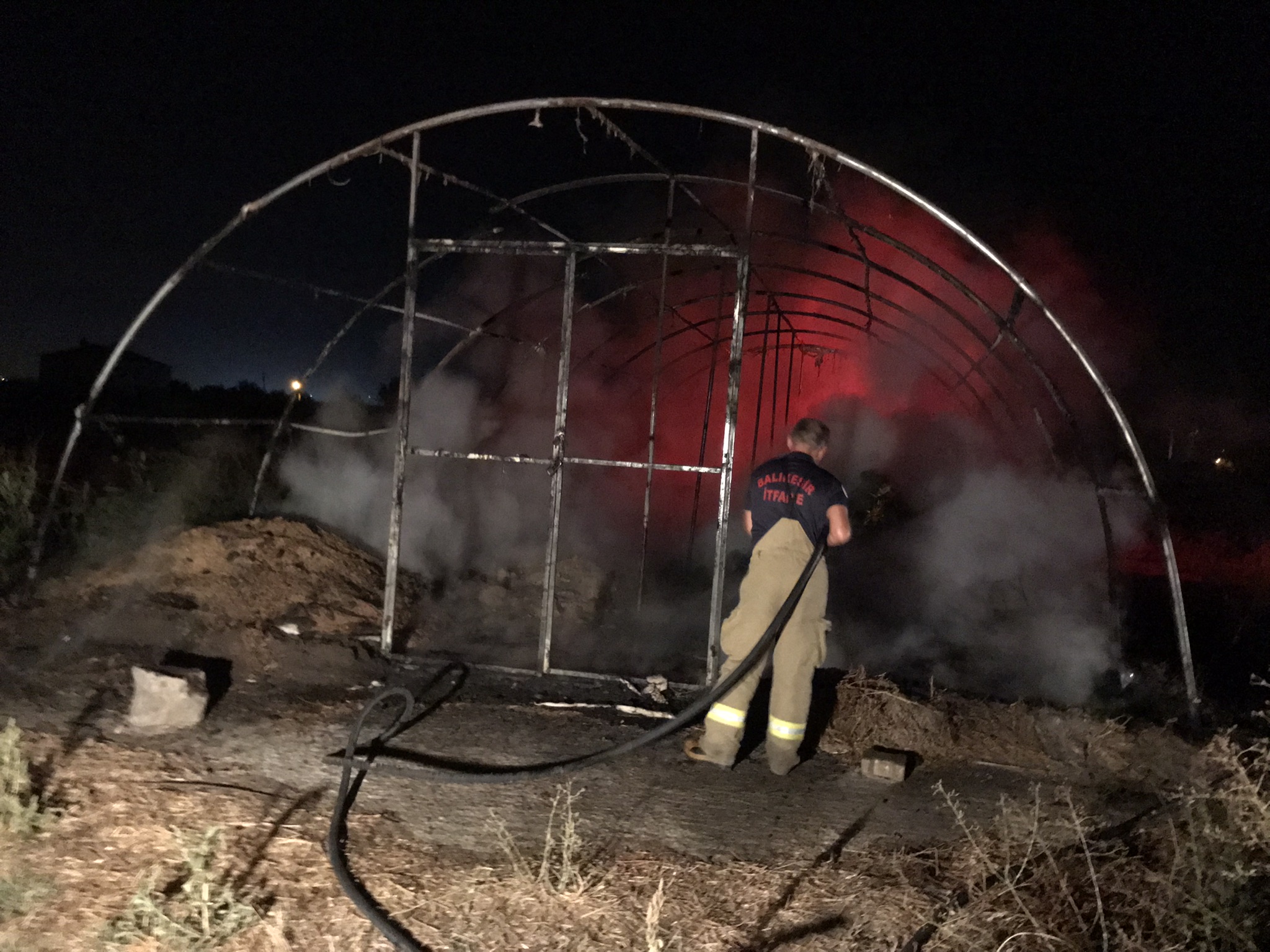 Koyun ahırı kül oldu