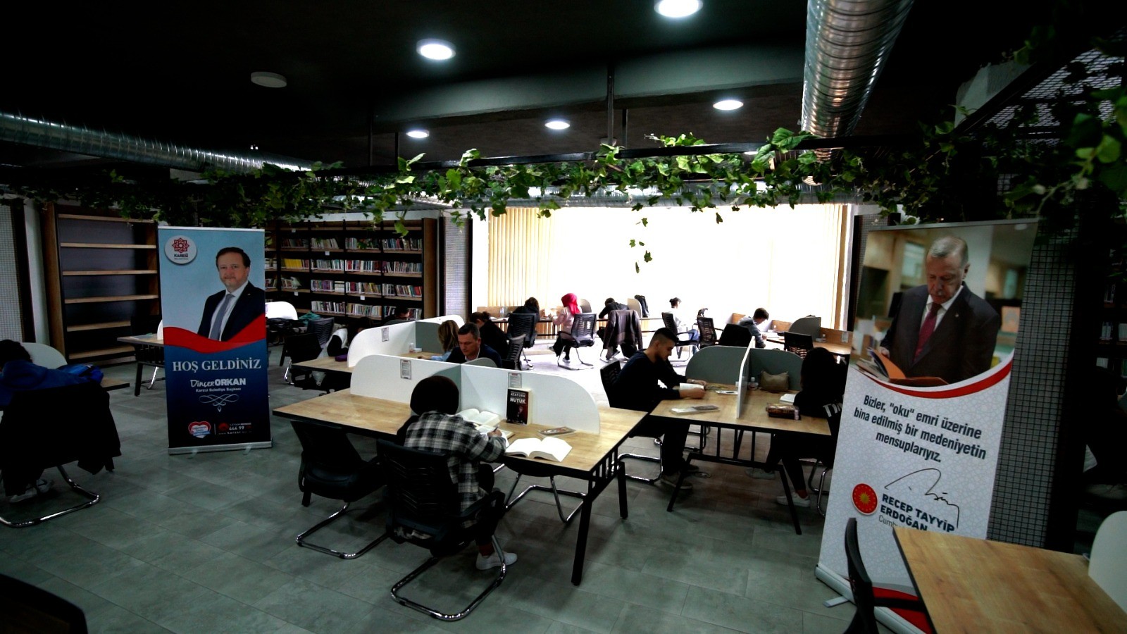 Gençler Karesi Millet Kıraathanesini tercih ediyor