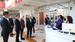 Vali İsmail Ustaoğlu Burhaniye Belediyesi’ni ziyaret etti