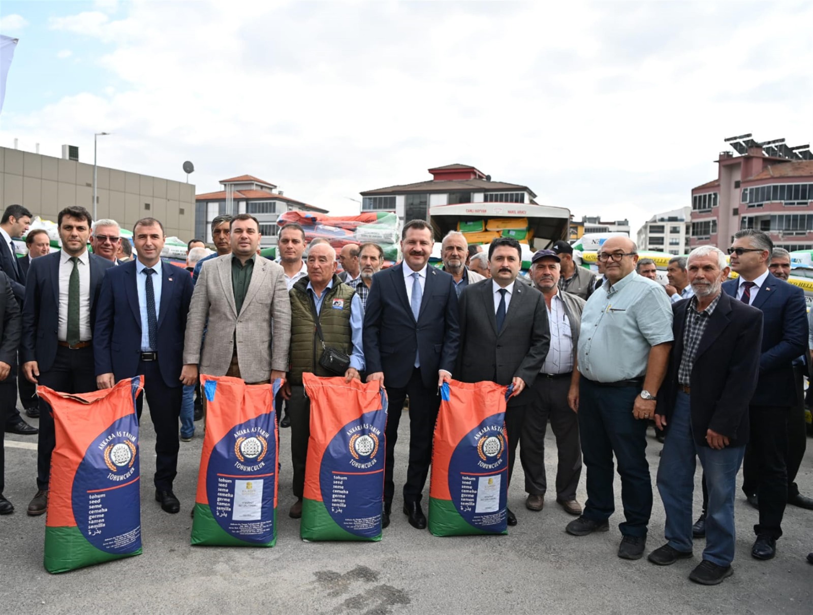 Büyükşehir’den üreticiye süt otu tohumu desteği