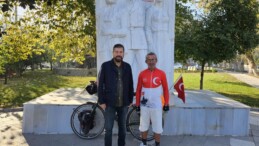 Şehit Makbule Efe anısına bisikletiyle Sındırgı’ya geldi