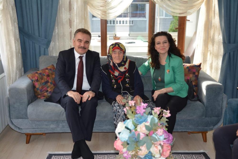 Cumhuriyetin 100. Yılında, yüz yıllık çınarları ziyaret etti