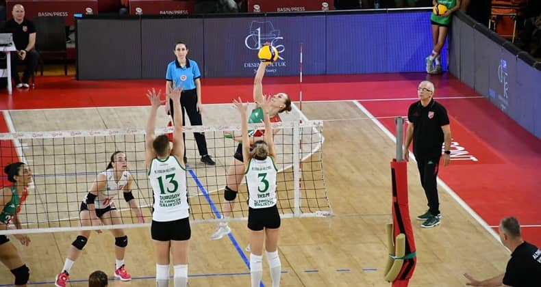 Altınolukspor Karşıyaka'dan set alamadı