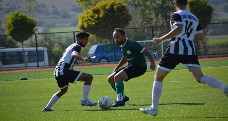 Bigadiç Belediyespor ve Sındırgı Belediyespor zirvede
