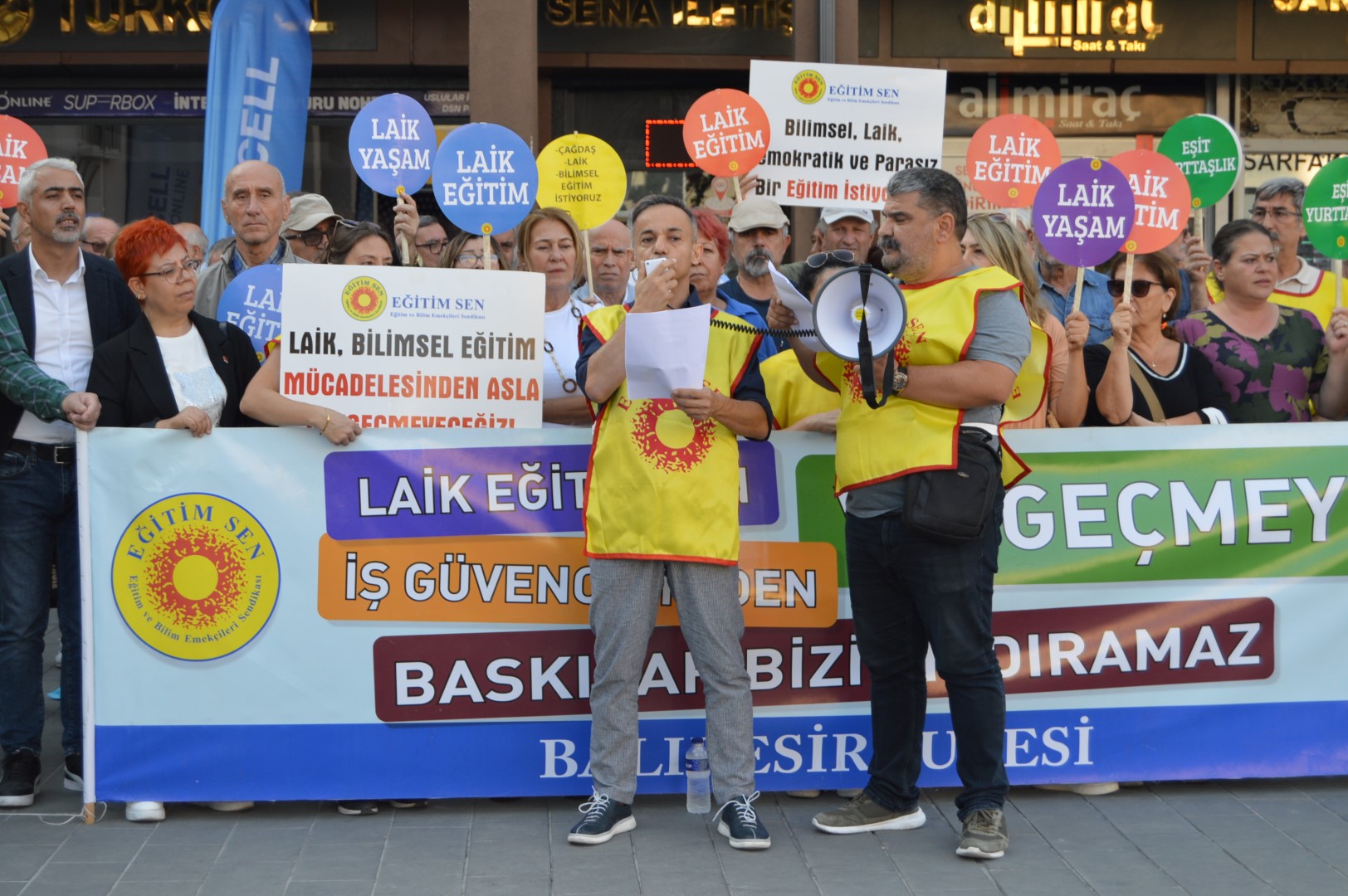 Eğitim sorunları için alanlardaydılar