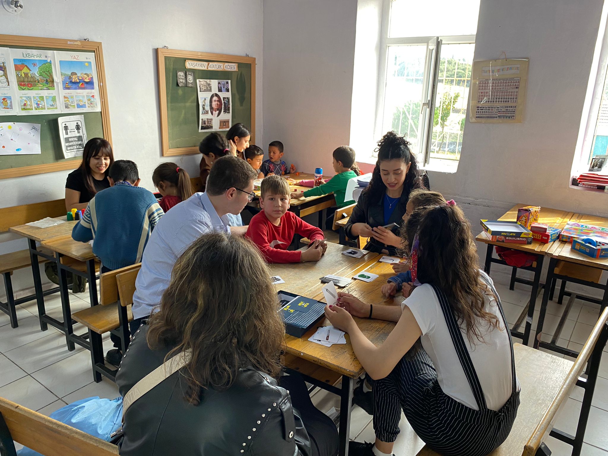 Karesi’de çocuklar oynayarak öğreniyor