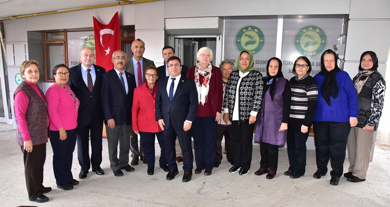 Rektör Yücel Oğurlu Anneler Derneğini Ziyaret Etti