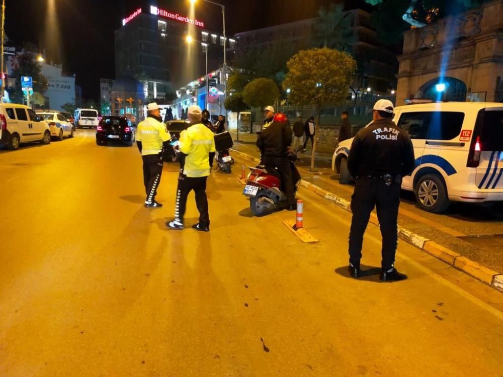 Polis ekiplerinden asayiş ve trafik uygulaması