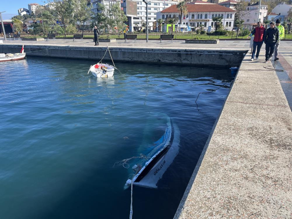 Fırtına balıkçı teknesini batırdı