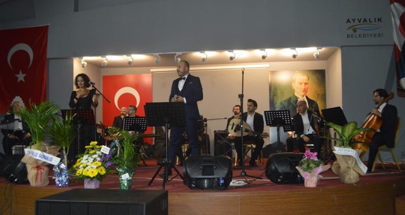 Şarkılarını eğitime destek için söyledi