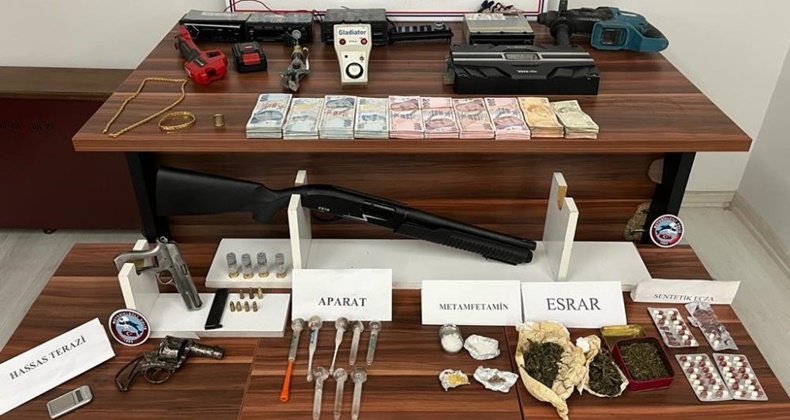 Hırsızın evinden çıkanlar şok etti