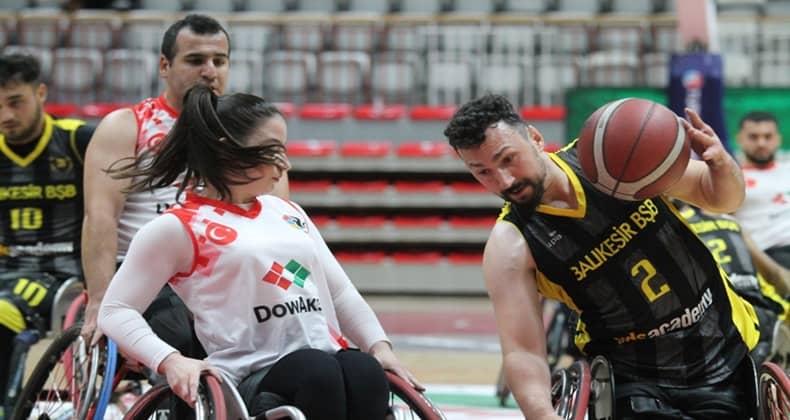 Balıkesir Büyükşehir Belediyespor uzatmada yıkıldı