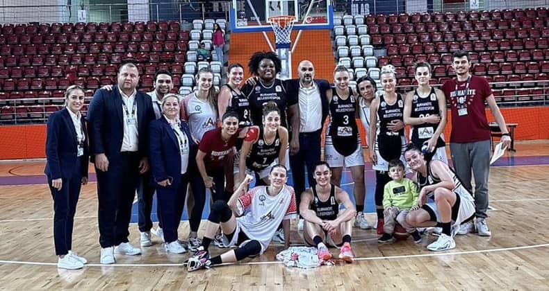 Burhaniye Belediyespor deplasmanda sevindi