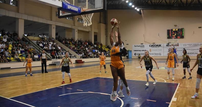 Gürespor, HDI Sigorta Yalova VIP'i de yenerek 8'de 8 yaptı