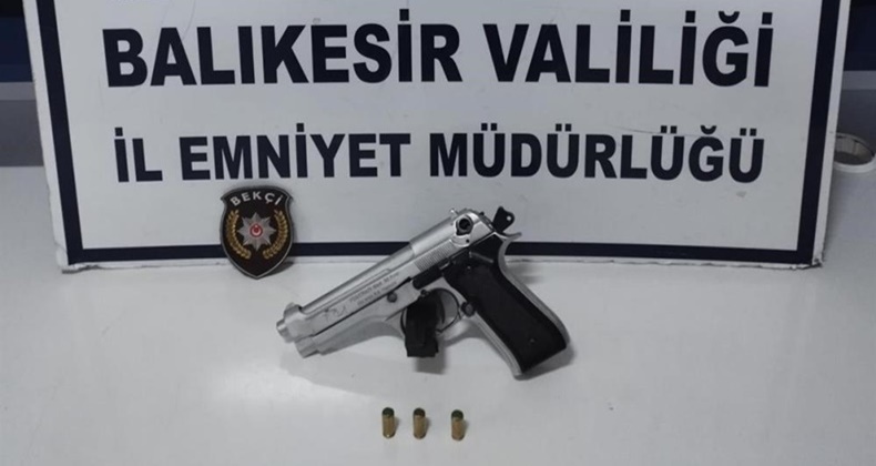 Polis ekipleri aranan 3 şahsı yakaladı