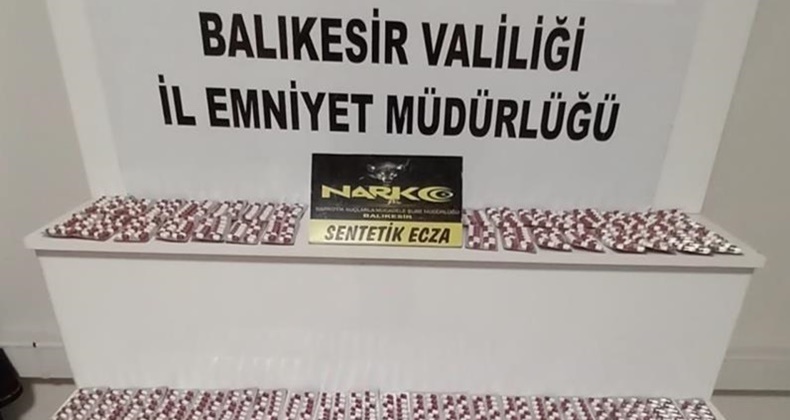 Otomobil uyuşturucu deposu çıktı