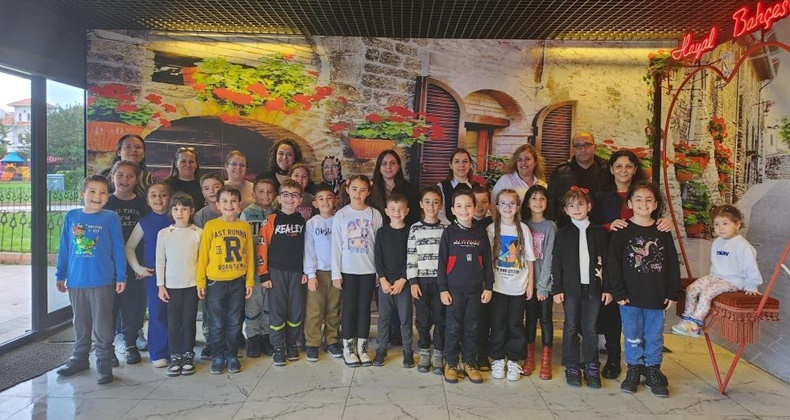 Öğrenciler görgü kurallarını yaşayarak öğreniyor