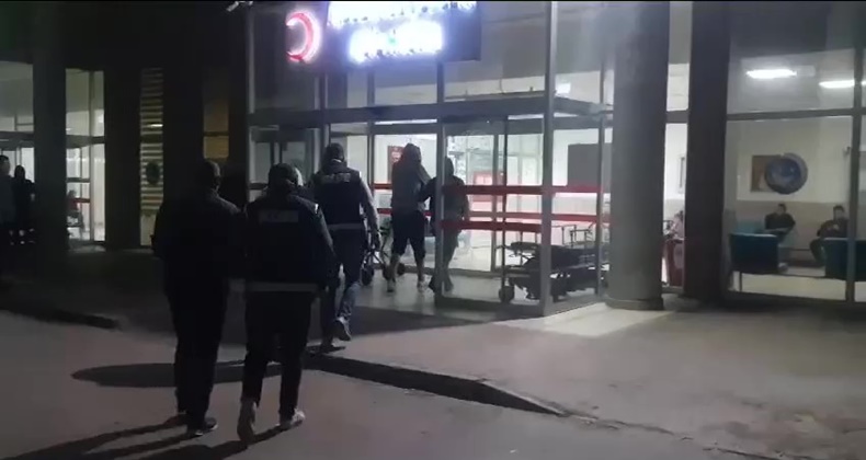 AYVALIK'TA 18 DÜZENSİZ GÖÇMEN VE 3 ORGANİZATÖR YAKALANDI