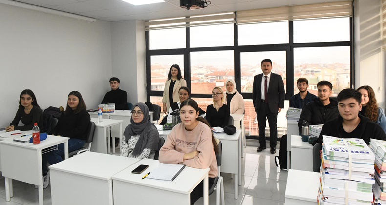Altıeylül, eğitime destek vermeye devam ediyor