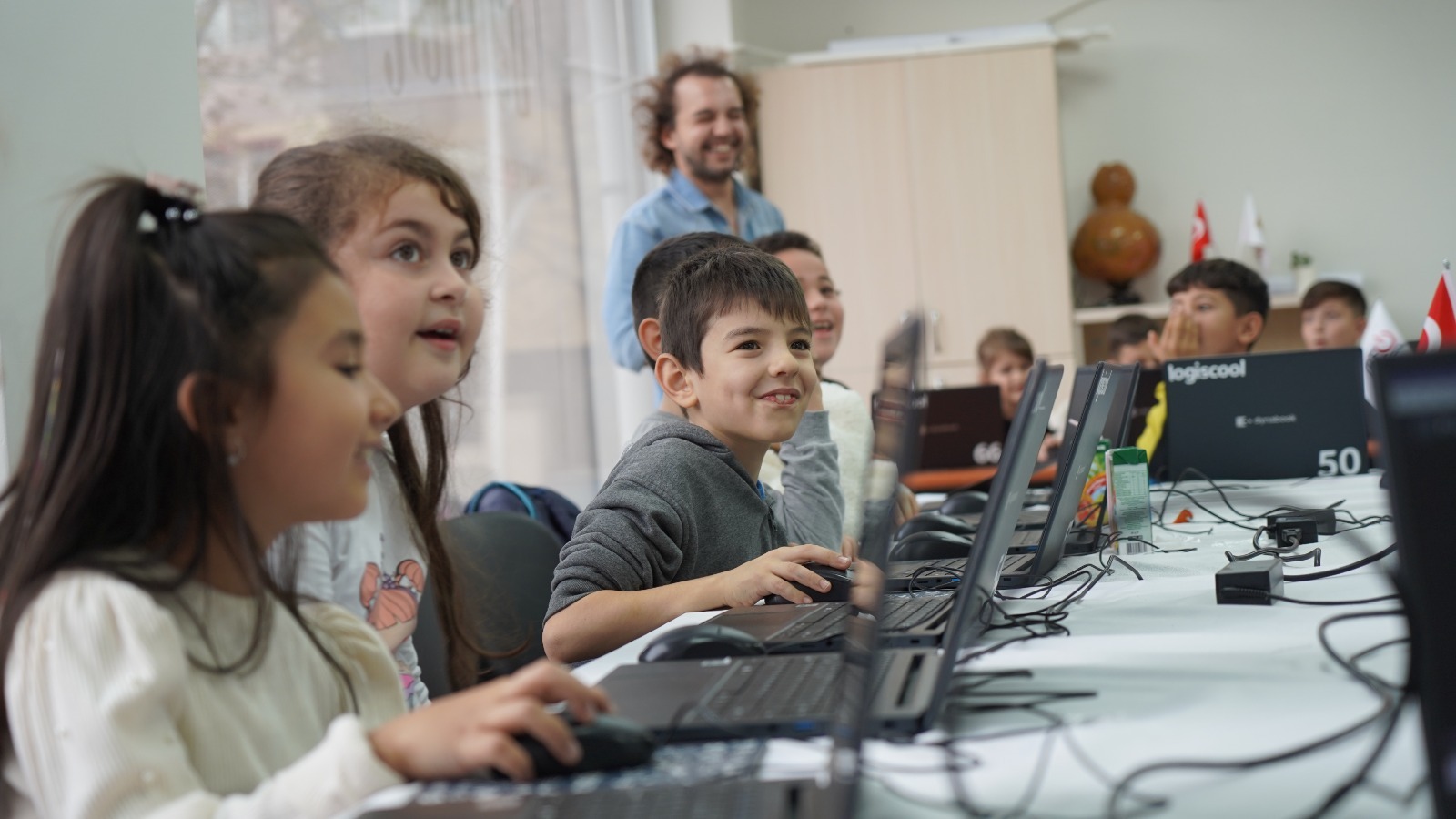 Büyükşehir’den çocuklara ücretsiz kodlama eğitimi