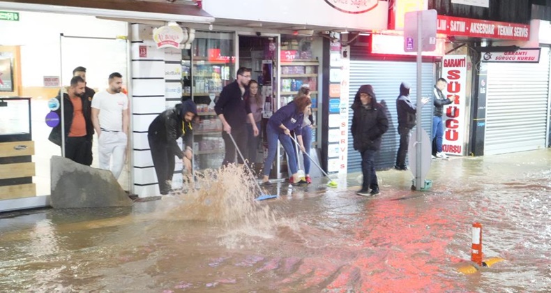 Edremit sokakları dereye döndü