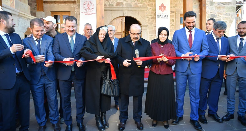 Tarihi Sındırgı Yakup Bey Camii Yeniden Cemaatiyle Buluştu
