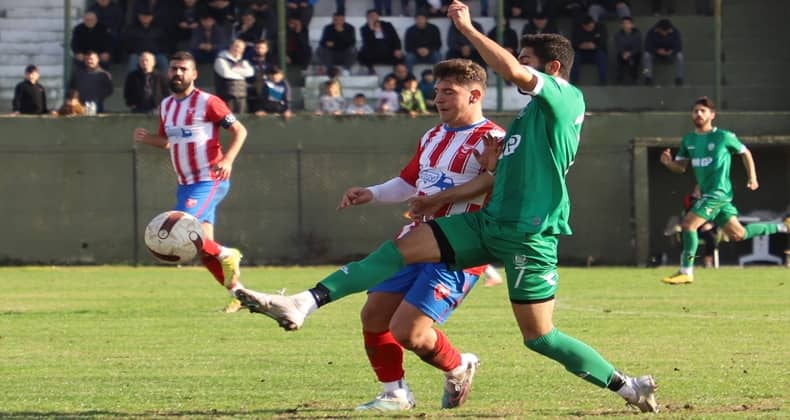 Gönen Belediyespor ile Susurlukspor zirve mücadelesinde