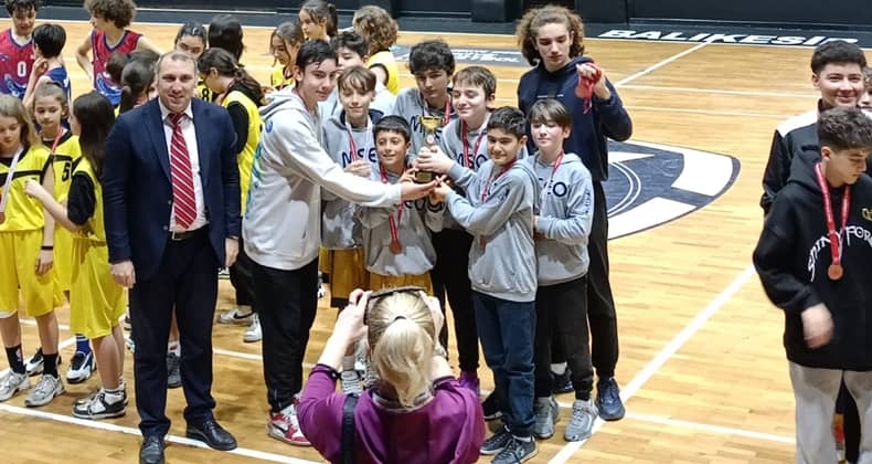 Özel Balıkesir Bilnet Ortaokulu şampiyon oldu