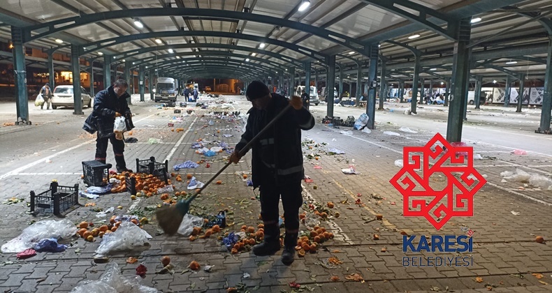 Karesi’de köşe bucak temizlik sürüyor