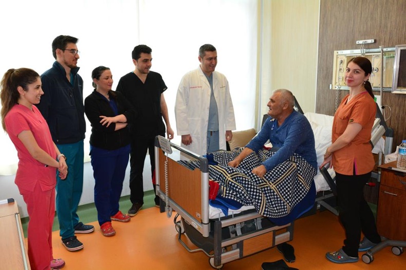 3 santimlik kesi ile baypas ameliyatı yapıldı