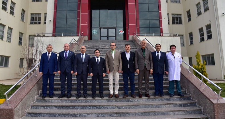 Veteriner Fakültesini ziyaret etti
