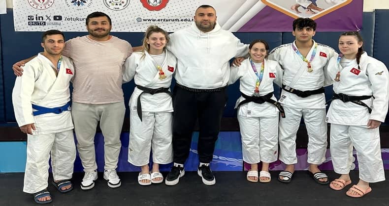 Balıkesir Üniversitesi judokaları 10 madalya kazandı