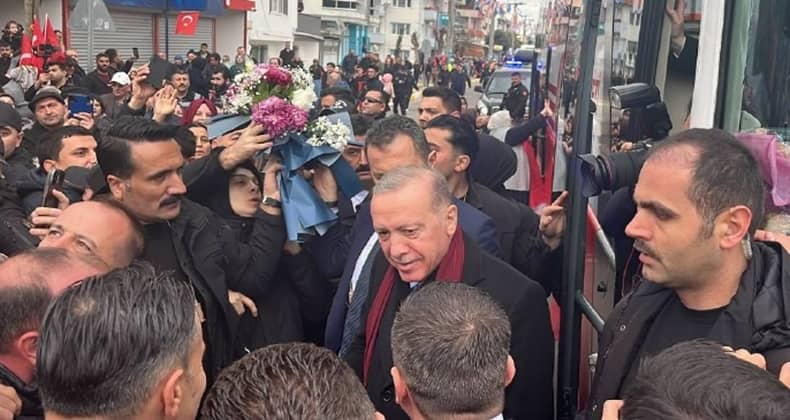 Cumhurbaşkanı Erdoğan’a Balıkesir’de sıcak karşılama