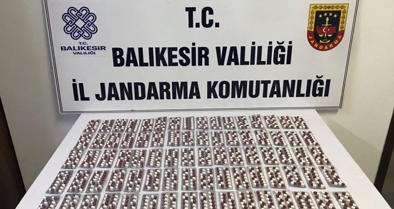 Durdurulan araçtan 1139 adet uyuşturucu hap çıktı