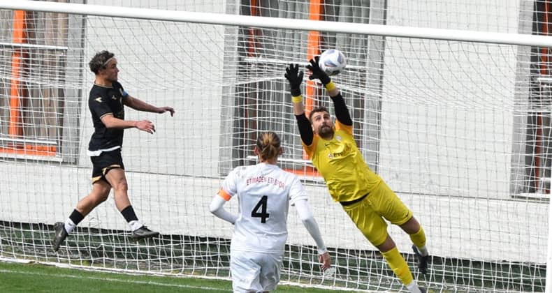 Etispor lider Nilüfer Belediye FK'ne 2-0 yenildi