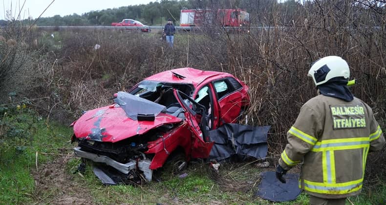 Kayganlaşan yolda otomobil şarampole uçtu: 1 ölü