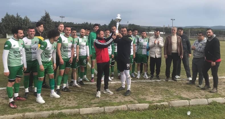 Şampiyon Savaştepe Belediyespor Süper oldu