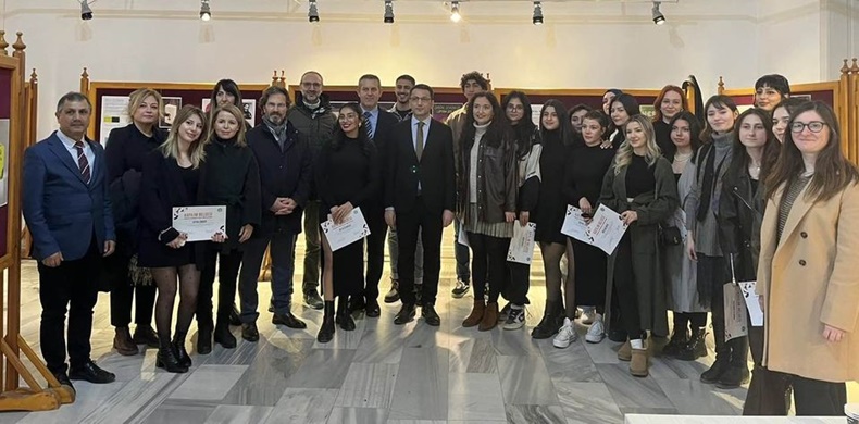 Sanatseverler sergide buluştu