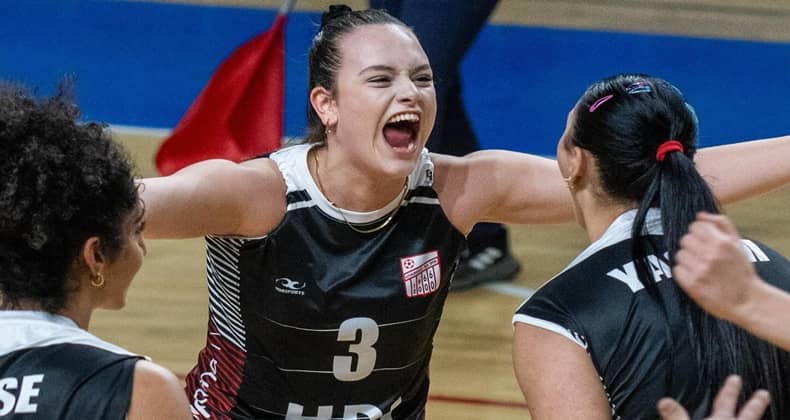 Ayvalıkgücü Belediyespor yarı finale yükseldi