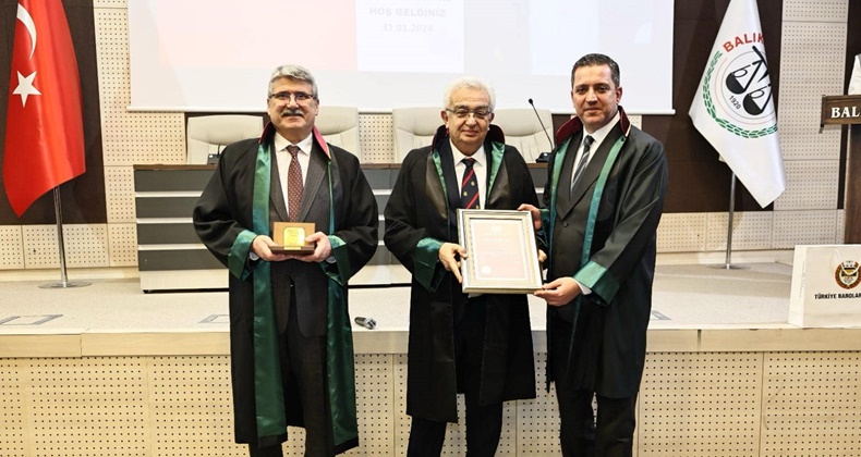 40 ve 50. yılını dolduran avukatlara plaket verildi