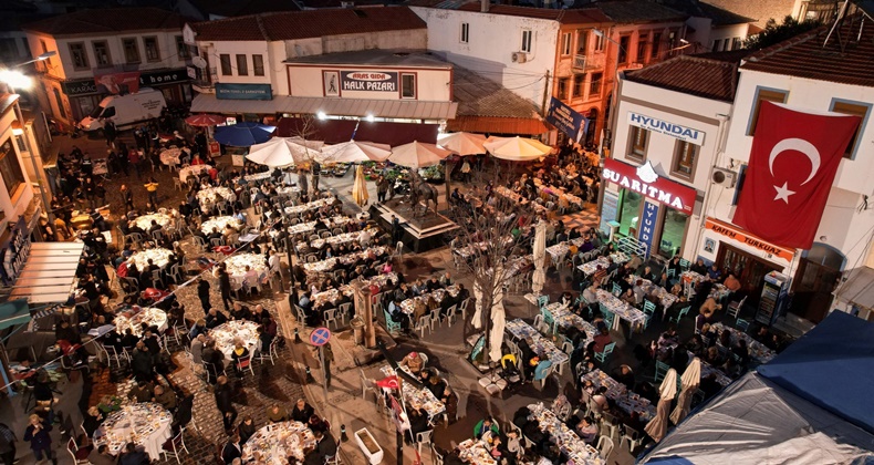 AYVALIK'TA İLK İFTAR2